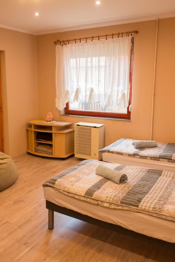 Green Lake Airport Apartments Vecsés Exteriör bild